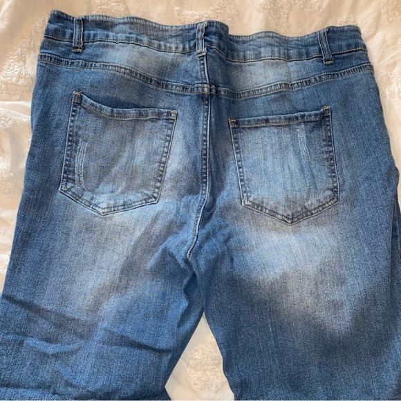 Distressed Jeans - Picture 3 of 4